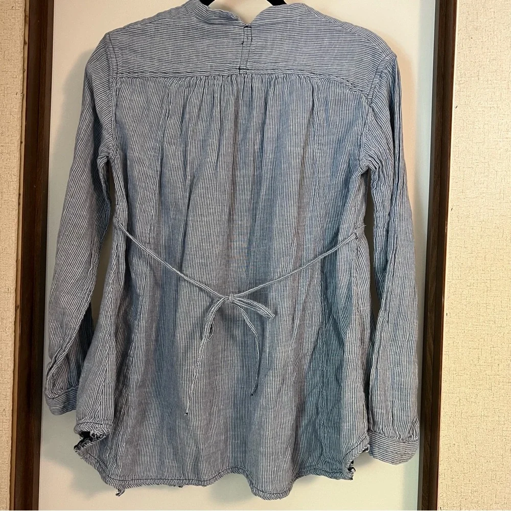 Free People All Who Wander Subtle Striped Blue White Top Cotton Chambray XS - Picture 6 of 13